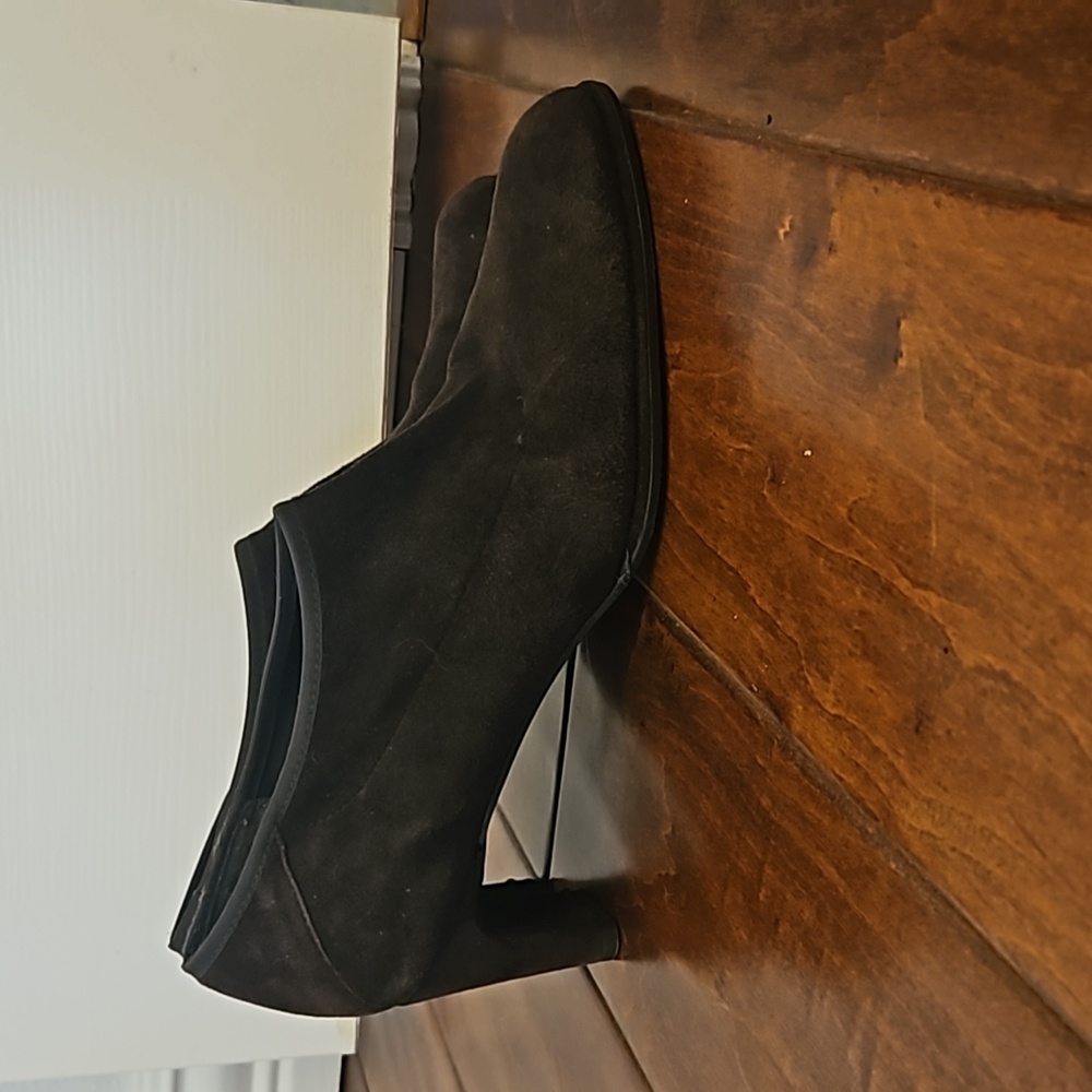 Stuart Weitzman Brown Suede Heeled Booties size 8.5, EUC